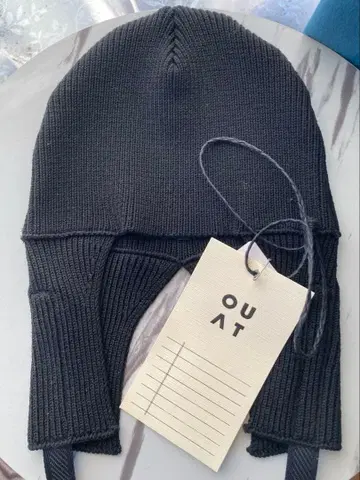 OUAT 블랙 니트 모자