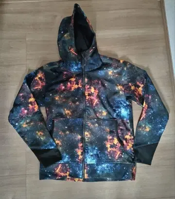 후드티 우주 패턴