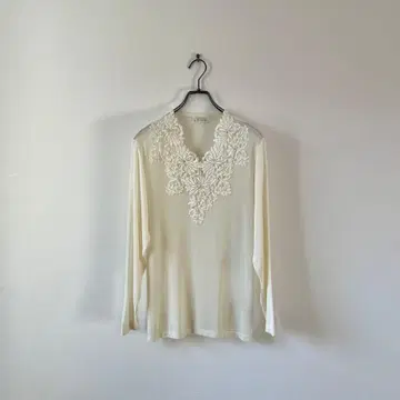 재팬 빈티지 자수 티셔츠 꽃무늬 펄 장식 화이트 시어 벨로아 레트로
