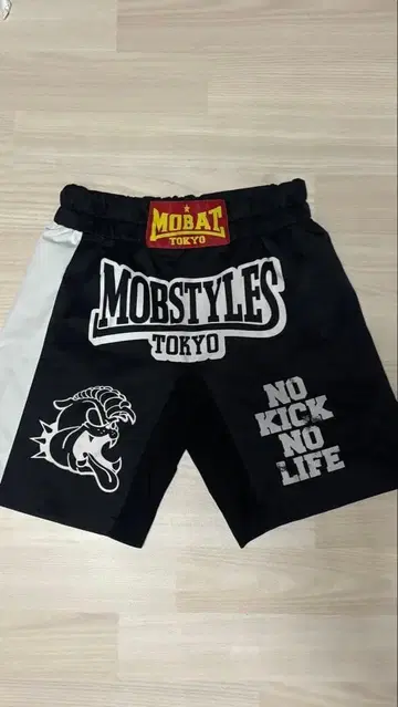 MOBSTYLES 블랙 숏팬츠 그래픽 프린트