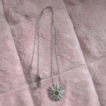 꽃 모양 목걸이 실버