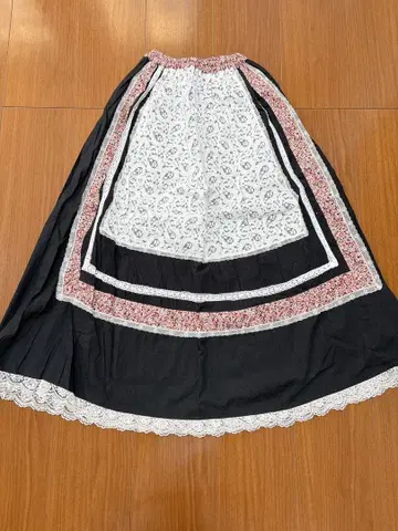레이스 디자인 스커트
