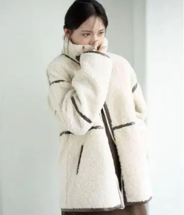 아이보리 보아 자켓 사이드 포켓 포함