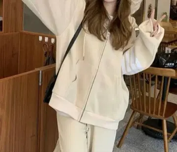 여성용 크림색 맨투맨 셋업 L 사이즈