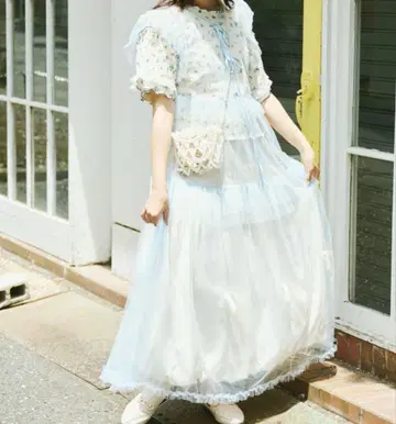 kutir 쿠티르와 레트로 슬리브리스 볼륨 튤 원피스