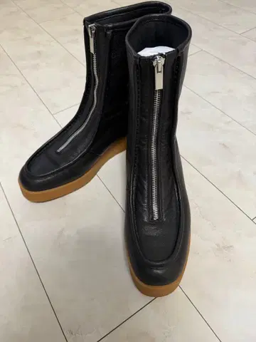 르 탈롱 블랙 가죽 지퍼 부츠