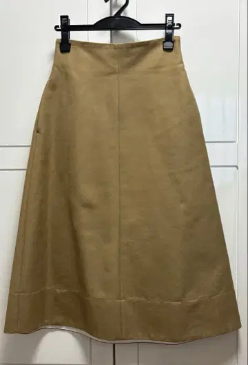 YLEVE 베이지 플레어 스커트 무릎 기장