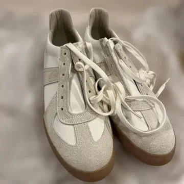 [ 미사용 새상품 ] 문스타 스니커즈