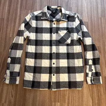 VOLCOM 클래식 핏 체크 셔츠