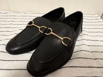 [ 미사용 ] ZARA 블랙 로퍼 골드 금장 장식