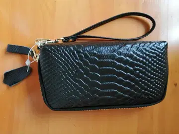 블랙 합성 피혁 크로커다일풍 지갑