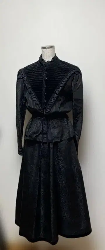 실크 새틴 엘레강트 블랙 롱 스커트 포함 자켓