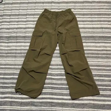 올리브색 카고 팬츠