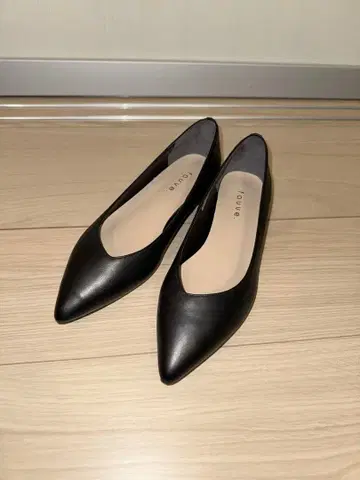 REGAL fauve. 스틸레토 플랫슈즈