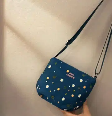 꽃무늬 숄더백 파랑