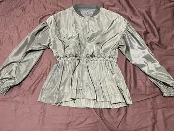 카키색의 귀여운 블루종