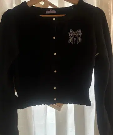 리본 자수 블랙 긴팔 가디건 액시즈 kawaii