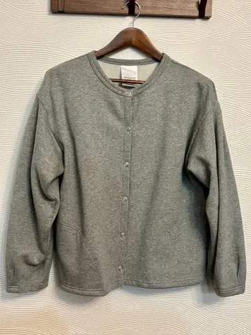 HUG O WAR 그레이 가디건