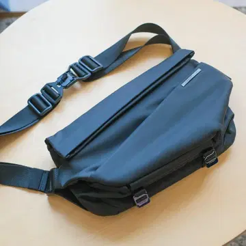 NIID X URBANATURE 크로스 바디백