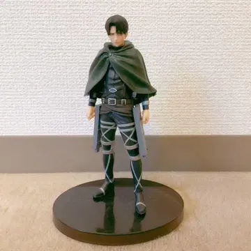 진격의 거인 리바이 피규어