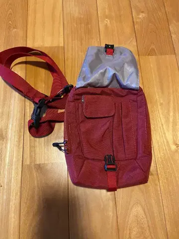 마무트 레드 숄더백