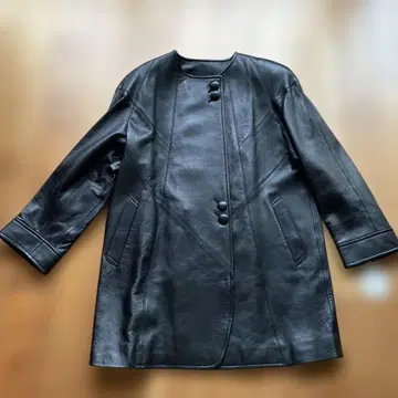 라무 블랙 가죽 하프 코트