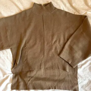 SLY 베이지 하이넥 니트 긴팔