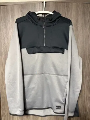 [ 한정 생산 ] 언더아머 요미우리 자이언츠 콜라보 하프 지퍼 후드티