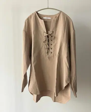 Johnbull 레이스업 블라우스 젬블