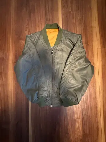 ALPHA INDUSTRIES 유사 MA-1 자켓