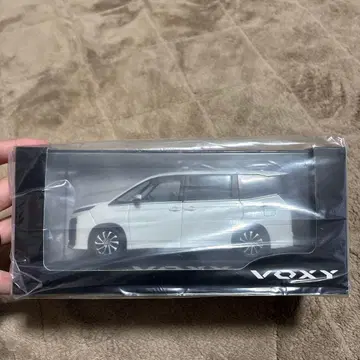 도요타 Voxy 화이트 펄 미니카 1/30
