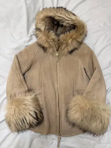 그레이스 콘티넨탈 무스탕 코트