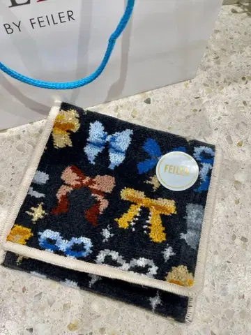 [ 새상품 ] 러브리 바이 페이러 손수건 파우치 메니 리본즈