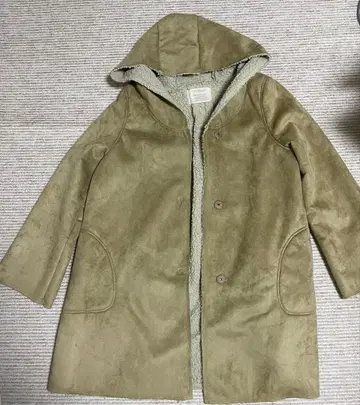 후드 부착 페이크 무스탕 원단 코트