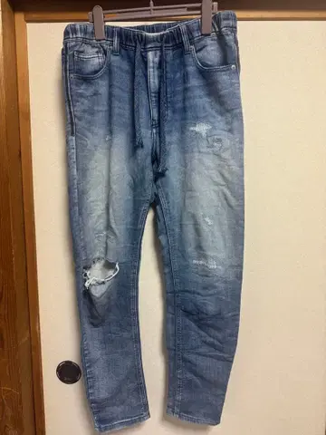 AZUL 데미지 가공 슬림핏 데님