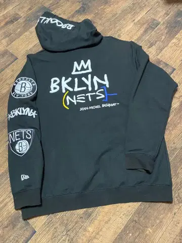 NEW ERA 브루클린 네츠 바스키아 콜라보 후드티