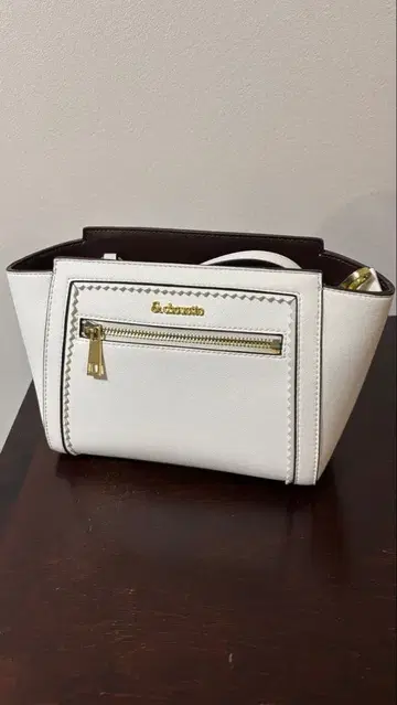 화이트 숄더백 합성 피혁