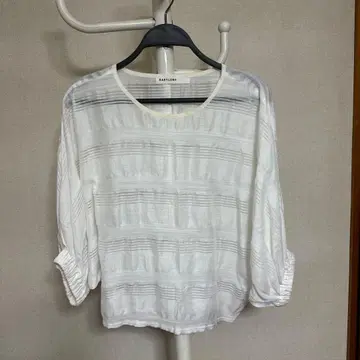 BABYLONE 화이트 오부소매 블라우스