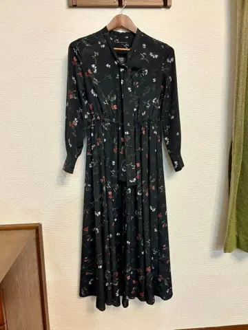 23구 온워드 블랙 꽃무늬 원피스 블랙