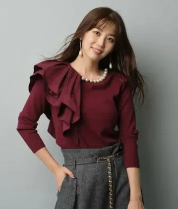 JUSGLITTY 저스길리티 비대칭 프릴 니트 펄