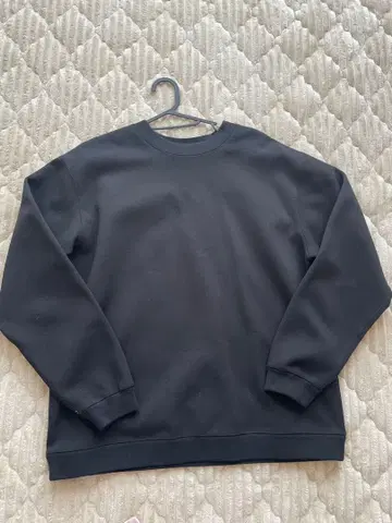 BEAUTY&YOUTH 블랙 크루넥 맨투맨