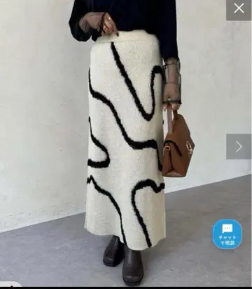 아이보리/블랙 타이트 스커트