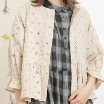 사만사 모스모스 오버 레이스 밑단 프릴 숏 자켓 (아이보리)