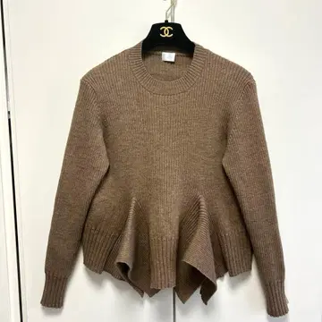 소노 변형 페플럼 플레어 리브 니트 풀오버 브라운1