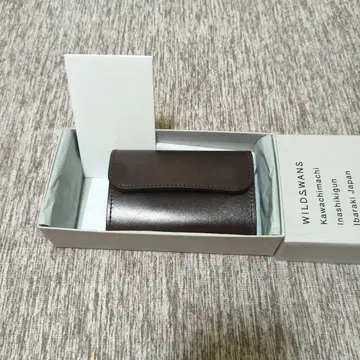 WILD SWANS PONT/SD/CH 접이식 지갑 미사용품입니다.