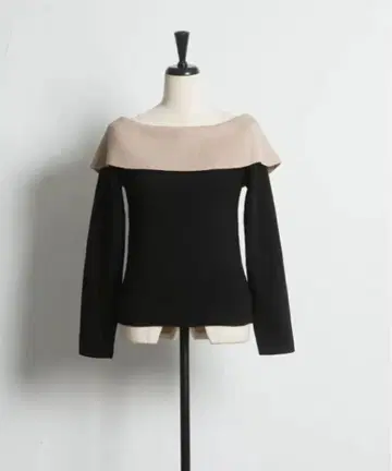 바이컬러 오프숄더 니트 노스탤지어 NOSTALGIA