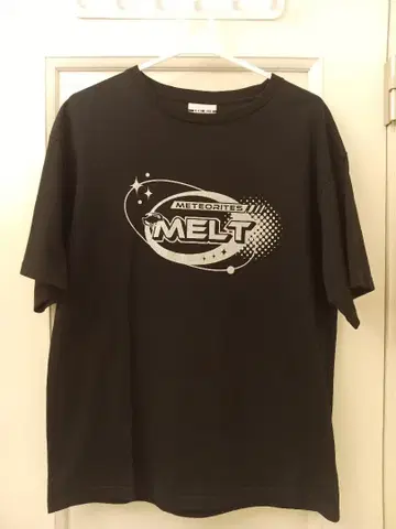 메테오라 멜트 군 글리터 로고 T셔츠