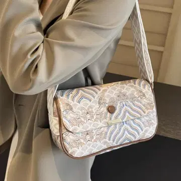 물결무늬 숄더백