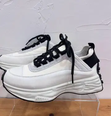 O'HOVE DE MUSEE 오브 데 뮤제 스니커즈 24.5