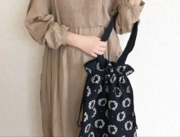 택 포함 새상품 사만사 모스모스 플라워 리스 패턴 자수 복조리백 백 블랙